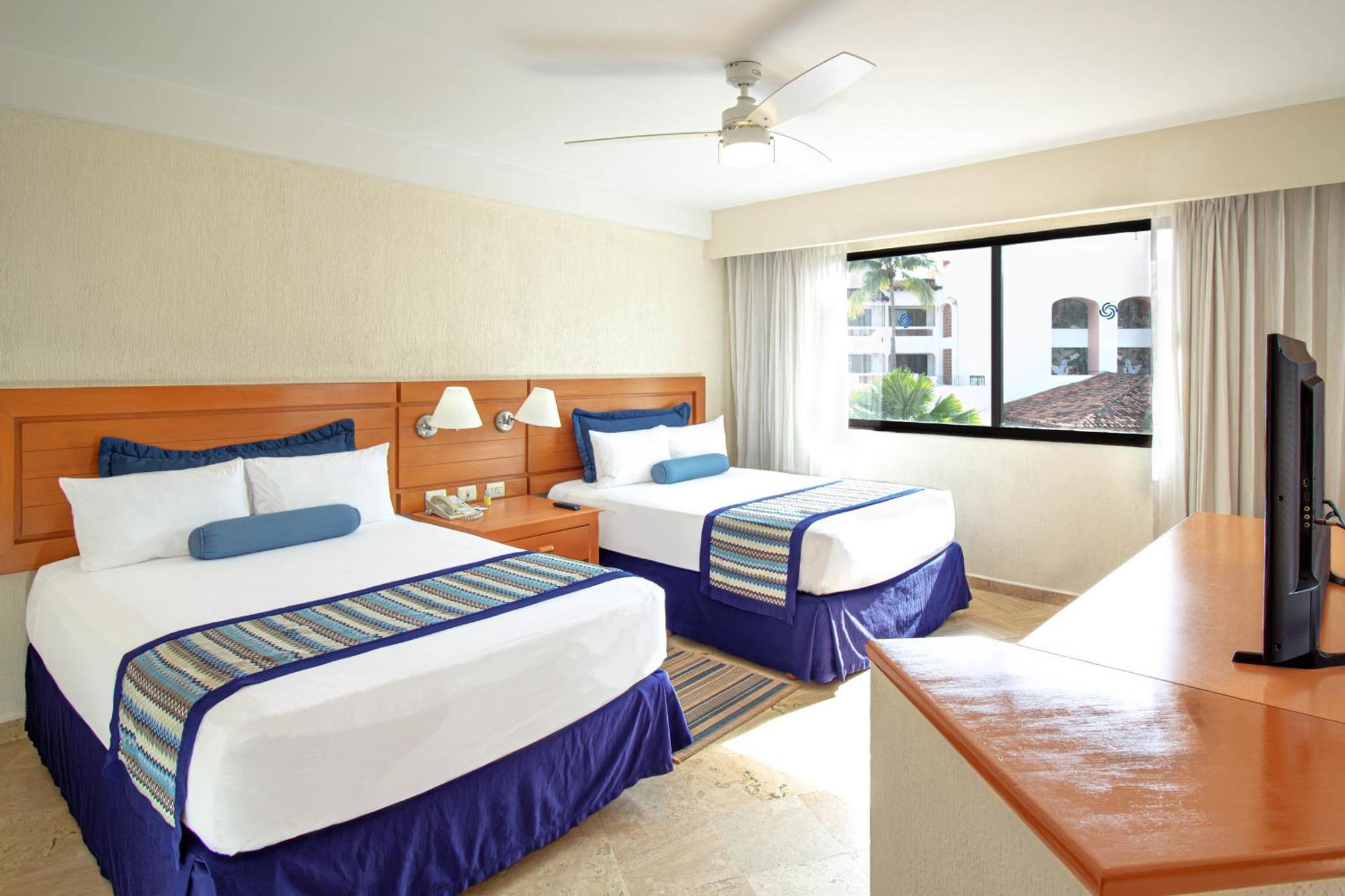 Plaza Pelicanos Grand Beach Resort All Inclusive Пуэрто-Вальярта Экстерьер фото