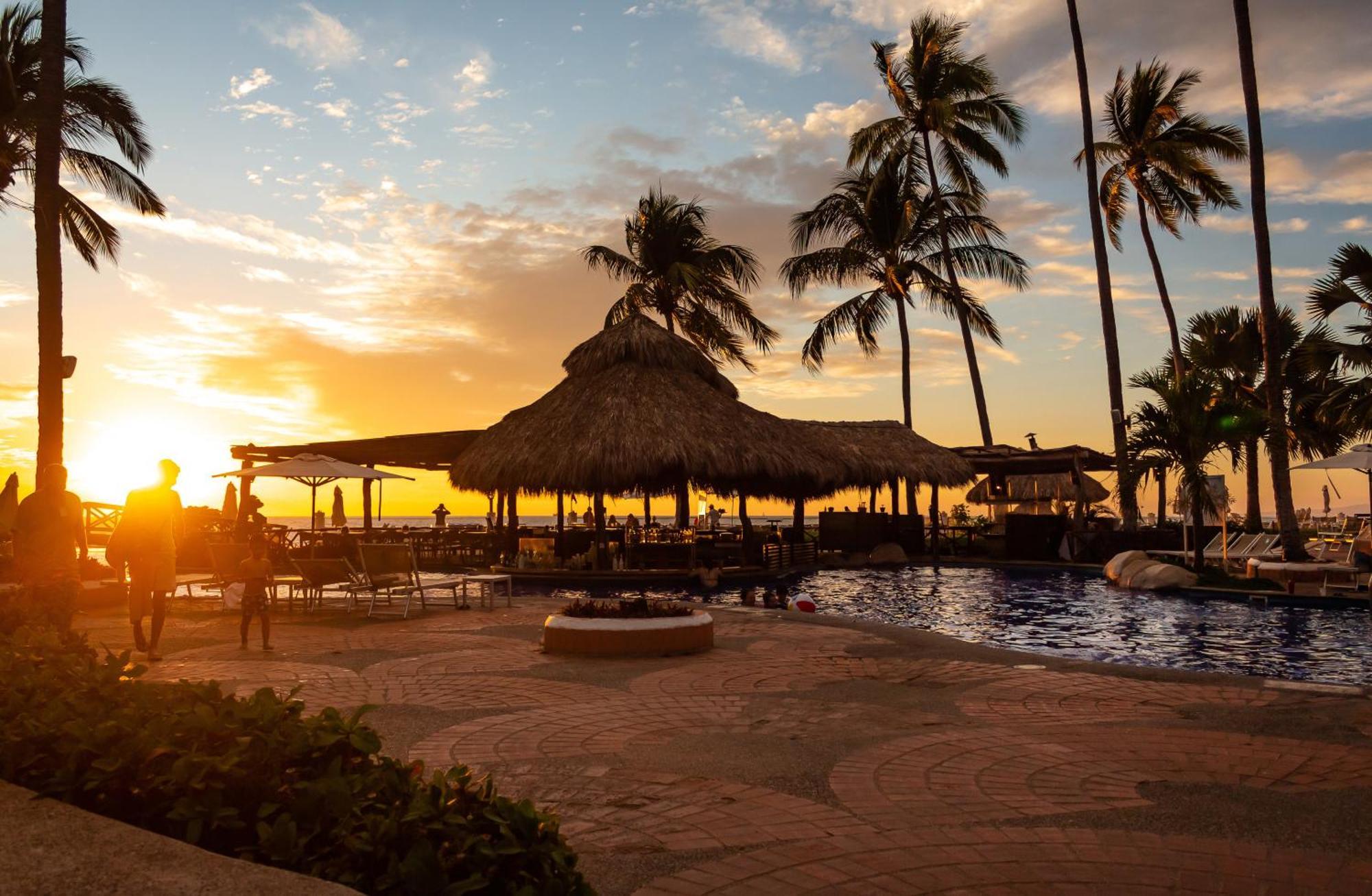 Plaza Pelicanos Grand Beach Resort All Inclusive Пуэрто-Вальярта Экстерьер фото